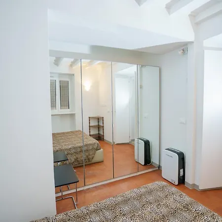 By Ponte Vecchio Daire *