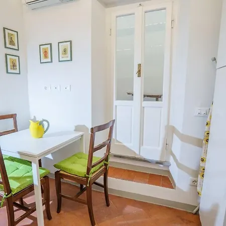 By Ponte Vecchio Apartment *