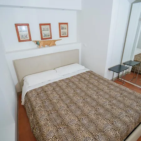 By Ponte Vecchio Apartment
